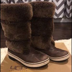 UGG WOMENS LILYAN BOOTS WATERPROOF